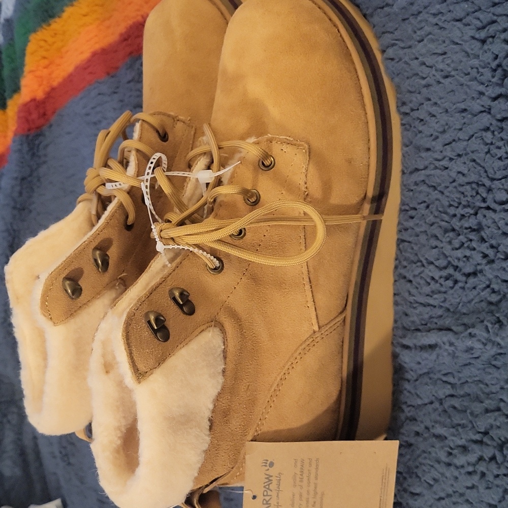 NWT Beatpaw boots